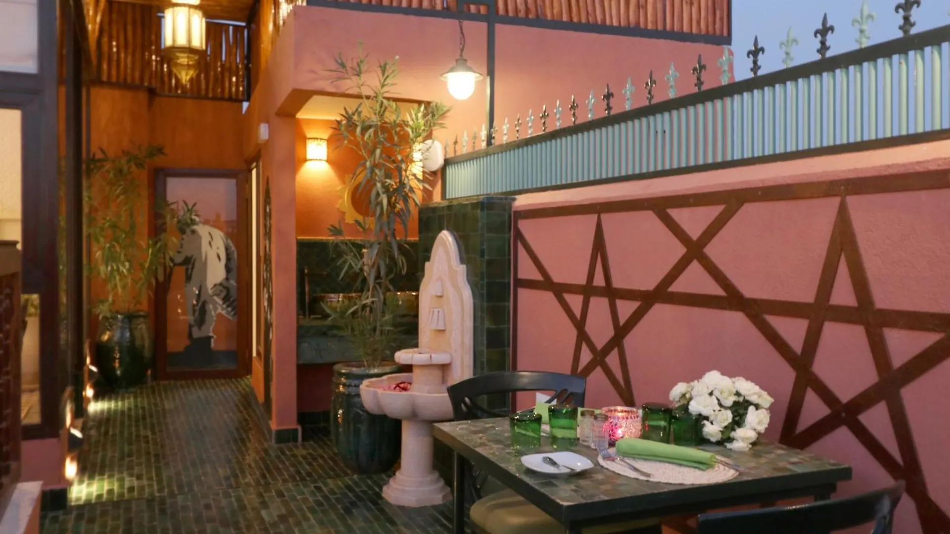 *** לינה וארוחת בוקר מרקש Riad Wazani Square & Spa מרוקו