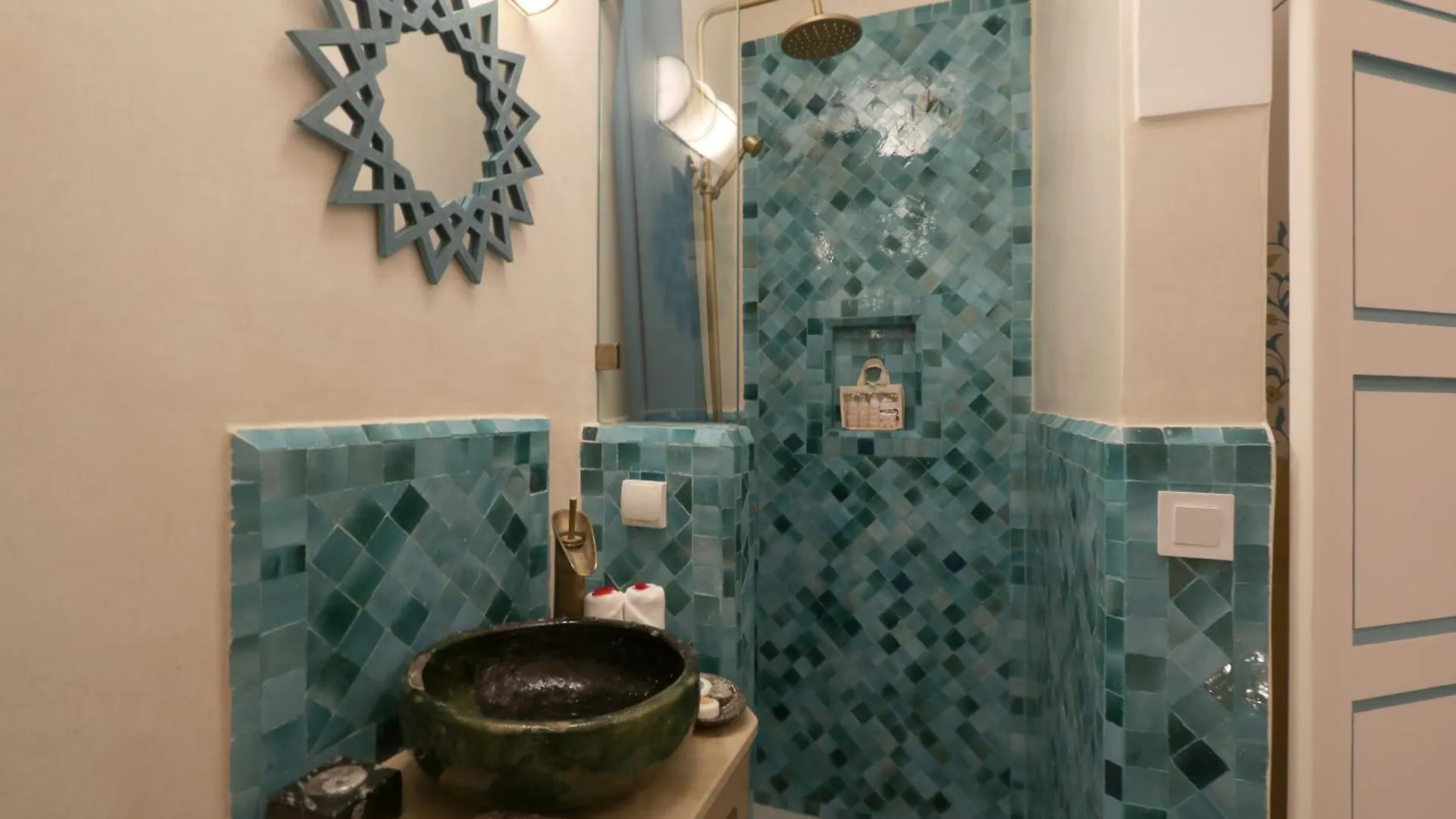 מרקש Riad Wazani Square & Spa לינה וארוחת בוקר